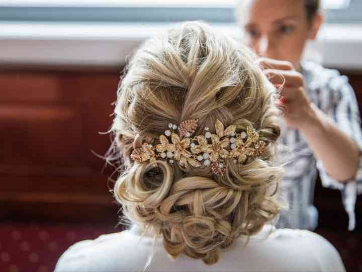 15 Wedding Hair Accessories You Need To Know