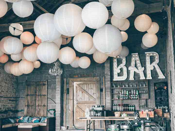 10 Stylish And Cheap Wedding Decorations